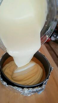 pouring the cheesecake filling